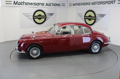 Lot 695 - 1968 DAIMLER V8 250