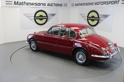 Lot 695 - 1968 DAIMLER V8 250
