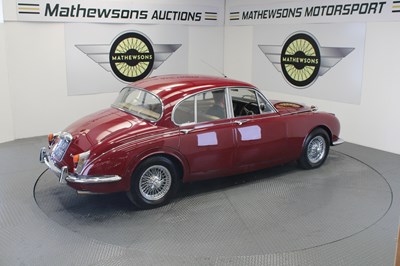 Lot 695 - 1968 DAIMLER V8 250