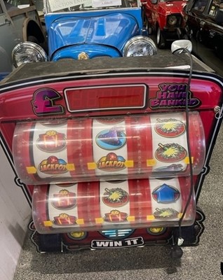 Lot 81 - FRUIT MACHINE