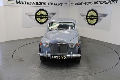 Lot 22 - 1961 ROVER P4 100