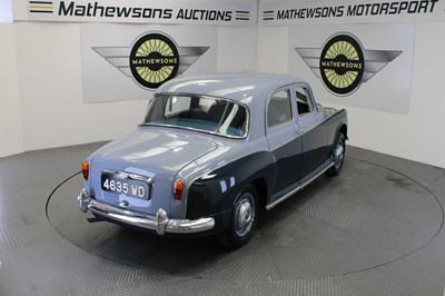 Lot 22 - 1961 ROVER P4 100