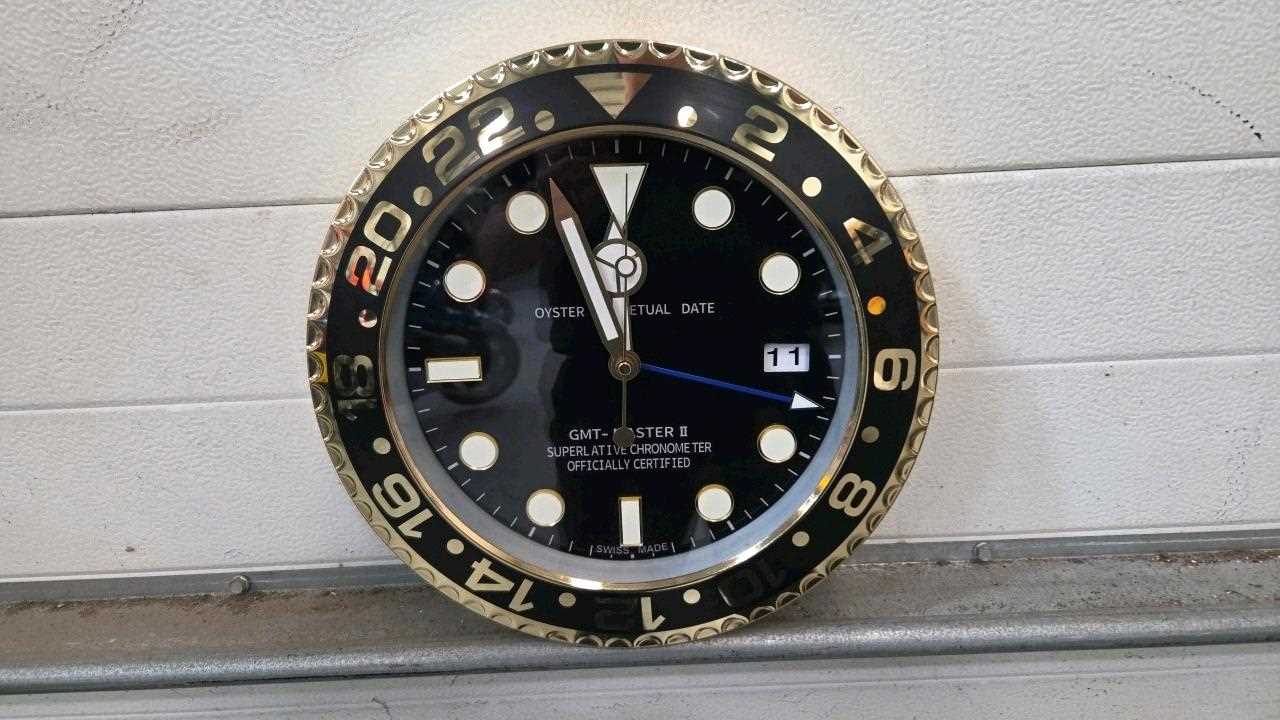 Lot 85 - ROLEX STYLE GMT-II GOLD/BLACK WALL CLOCK