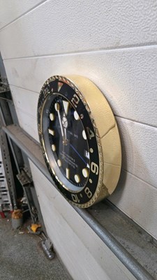 Lot 85 - ROLEX STYLE GMT-II GOLD/BLACK WALL CLOCK