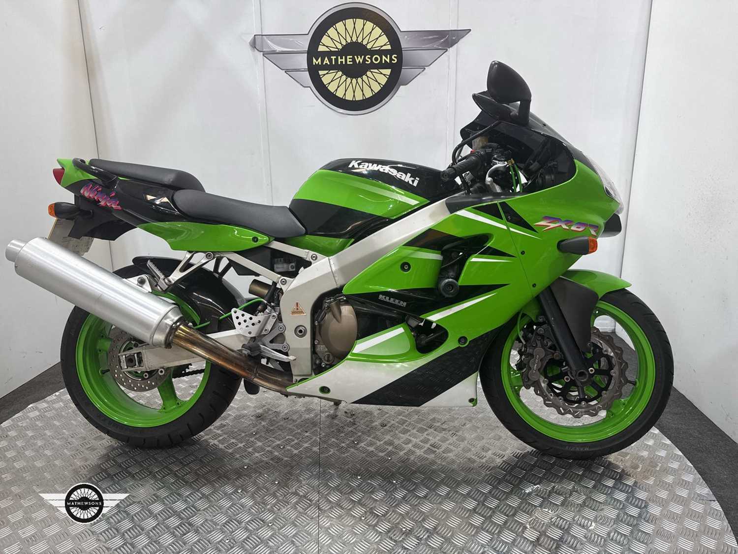 Lot 94 - 2001 KAWASAKI ZX600-J1