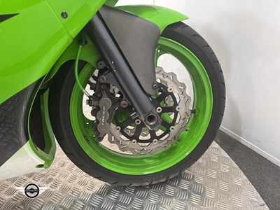 Lot 94 - 2001 KAWASAKI ZX600-J1
