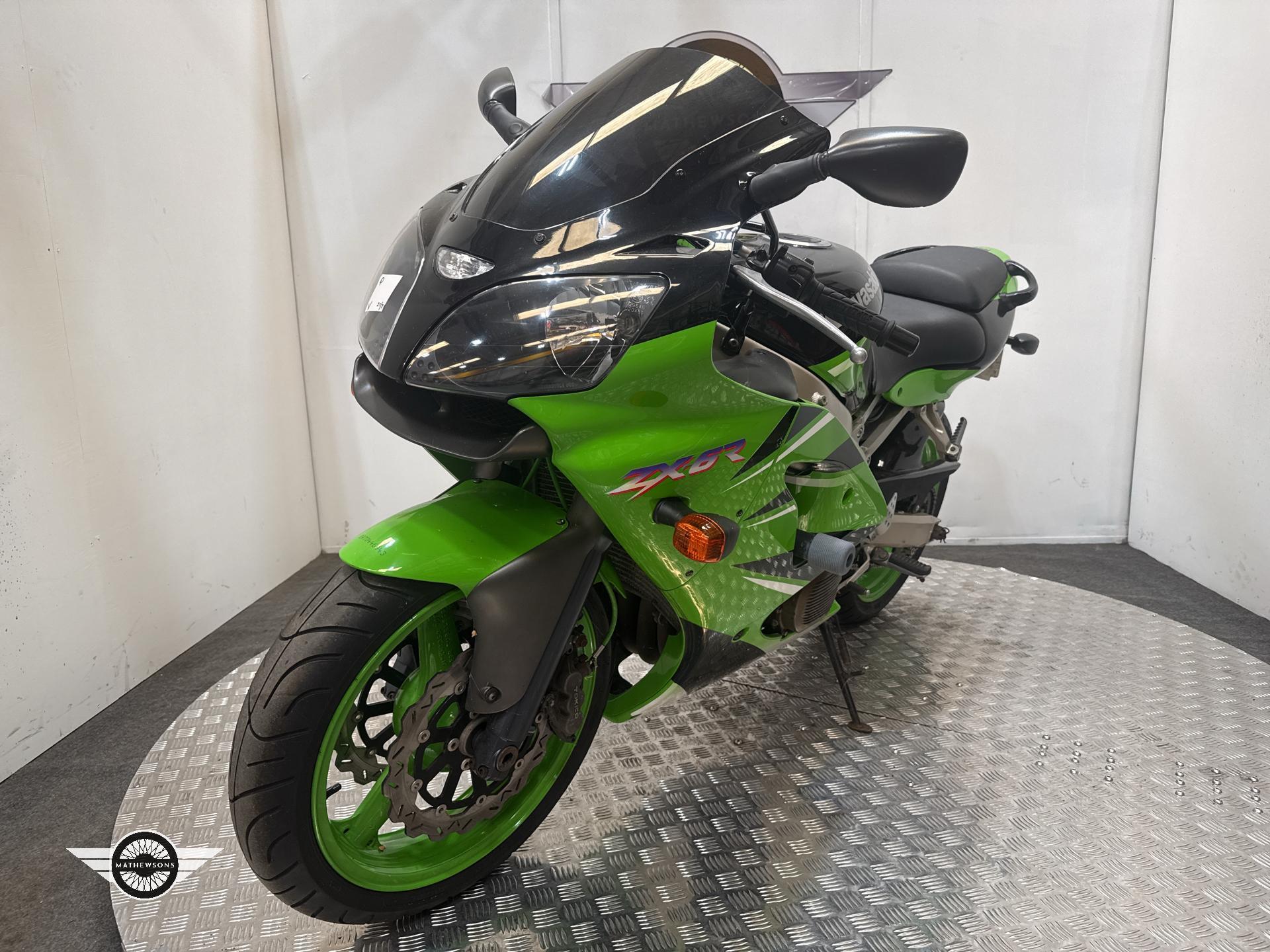 Lot 94 - 2001 KAWASAKI ZX600-J1