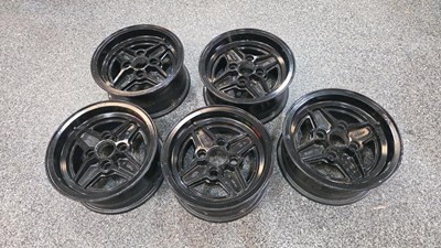 Lot 561 - SET OF 5 FORD ESCORT ALLOY WHEEL RIMS 6J X 13 CH X 19