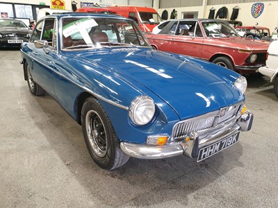 Lot 127 - 1972 MG B GT