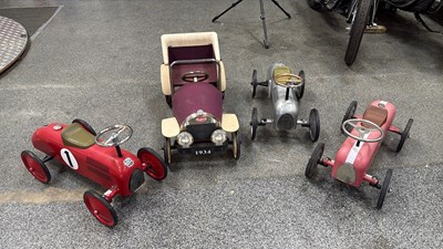 Lot 837 - 1 X CHILDS PEDAL CAR & 3 X SIT AND PUSH CARS