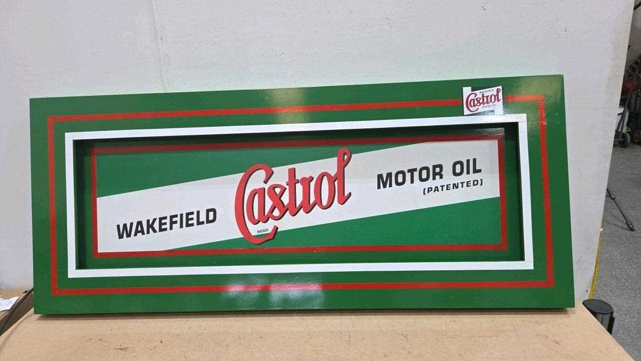 Lot 17 - LARGE ILLUMINATED CASTROL WAKEFIELD SIGN 55" X 23"