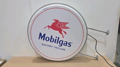 Lot 189 - MOBILGAS SOCONY-VACUUM , DOUBLE SIDED LIGHT UP SIGN 29" DIA