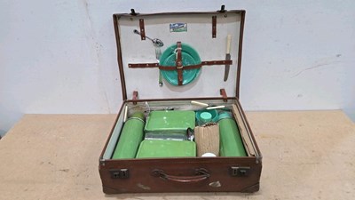 Lot 853 - VINTAGE STADIUM PICNIC SET