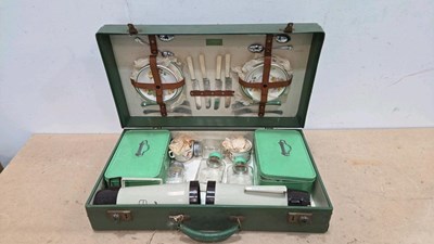 Lot 597 - VINTAGE SIRRAM PICNIC SET