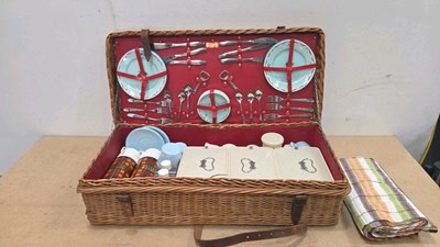 Lot 271 - CORACLE PICNIC HAMPER