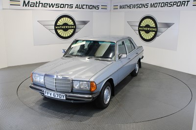 Lot 66 - 1983 MERCEDES 230 E AUTO