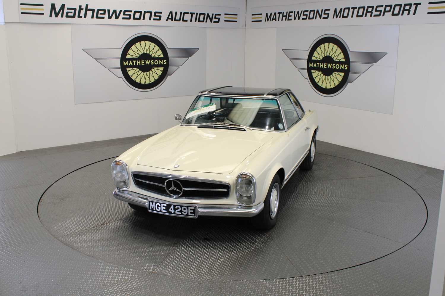 Lot 536 - 1967 MERCEDES BENZ 250SL
