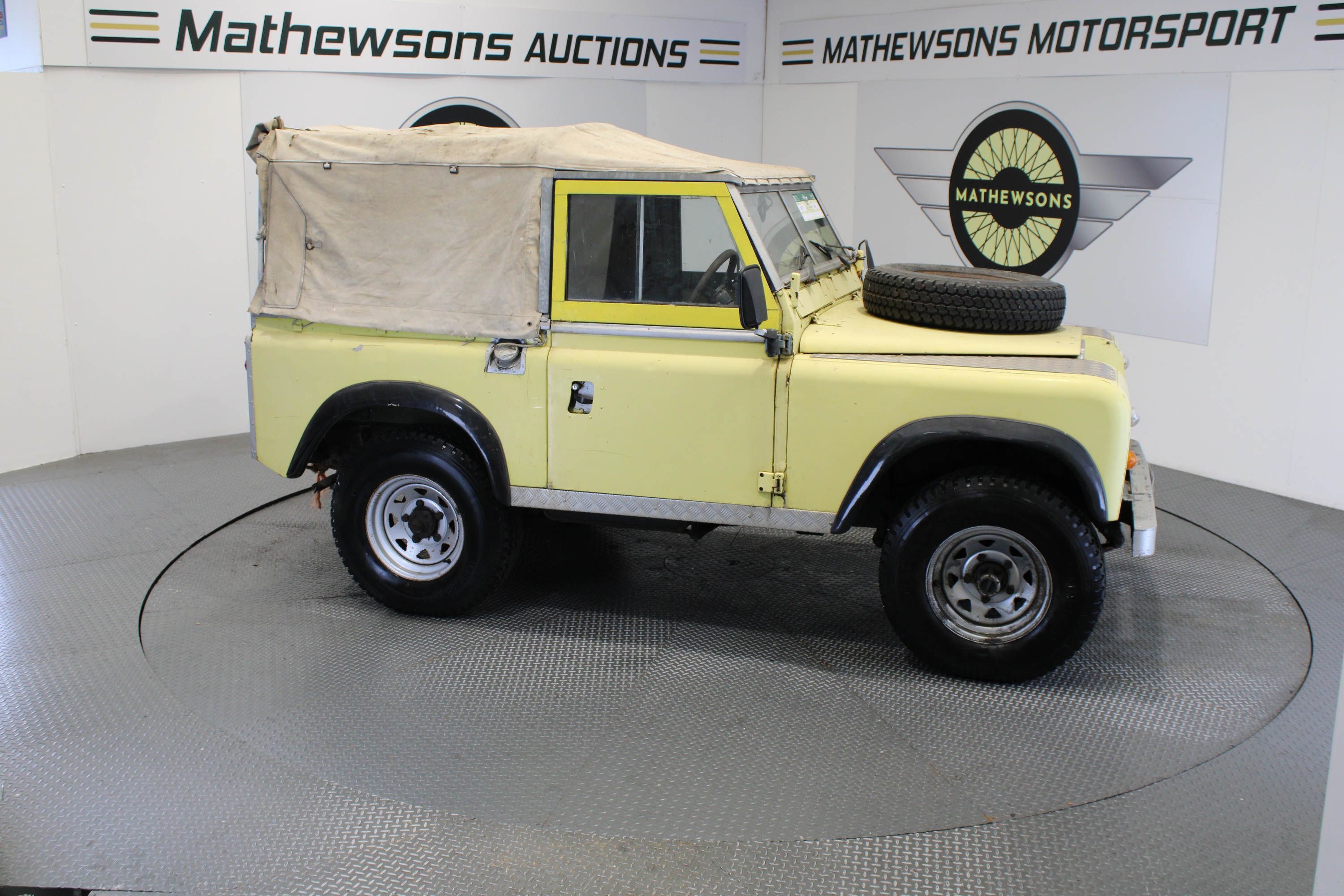 Lot 164 - 1972 LAND ROVER 88