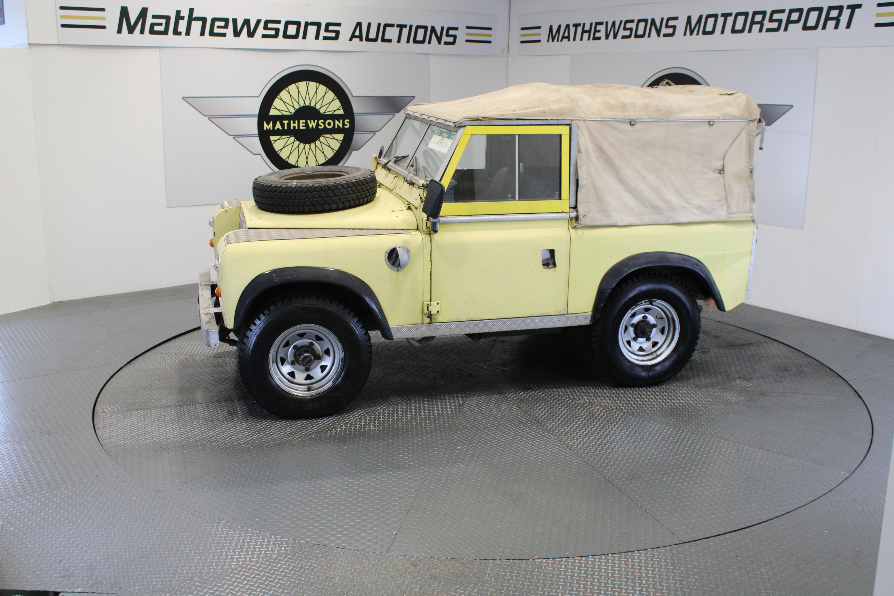 Lot 164 - 1972 LAND ROVER 88
