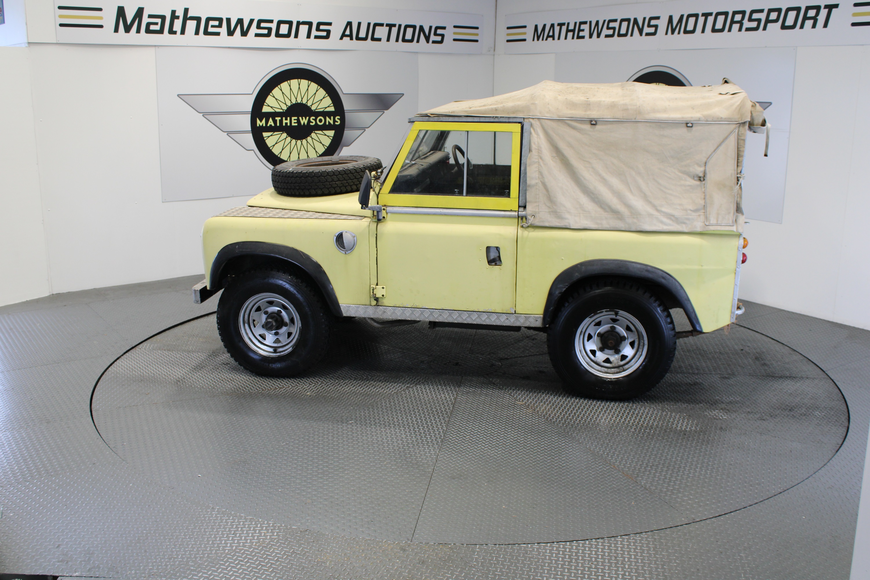 Lot 164 - 1972 LAND ROVER 88