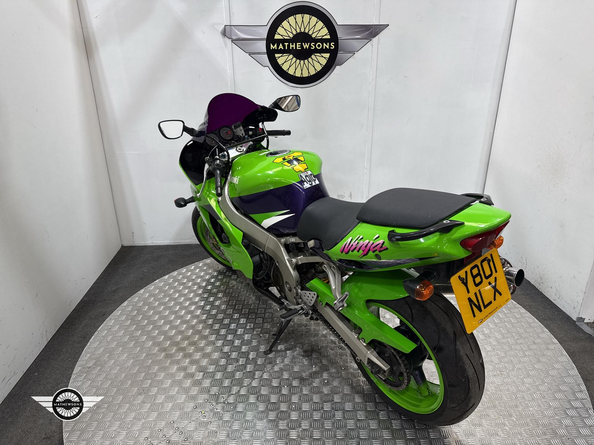 Lot 581 - 2001 KAWASAKI ZX900-E1