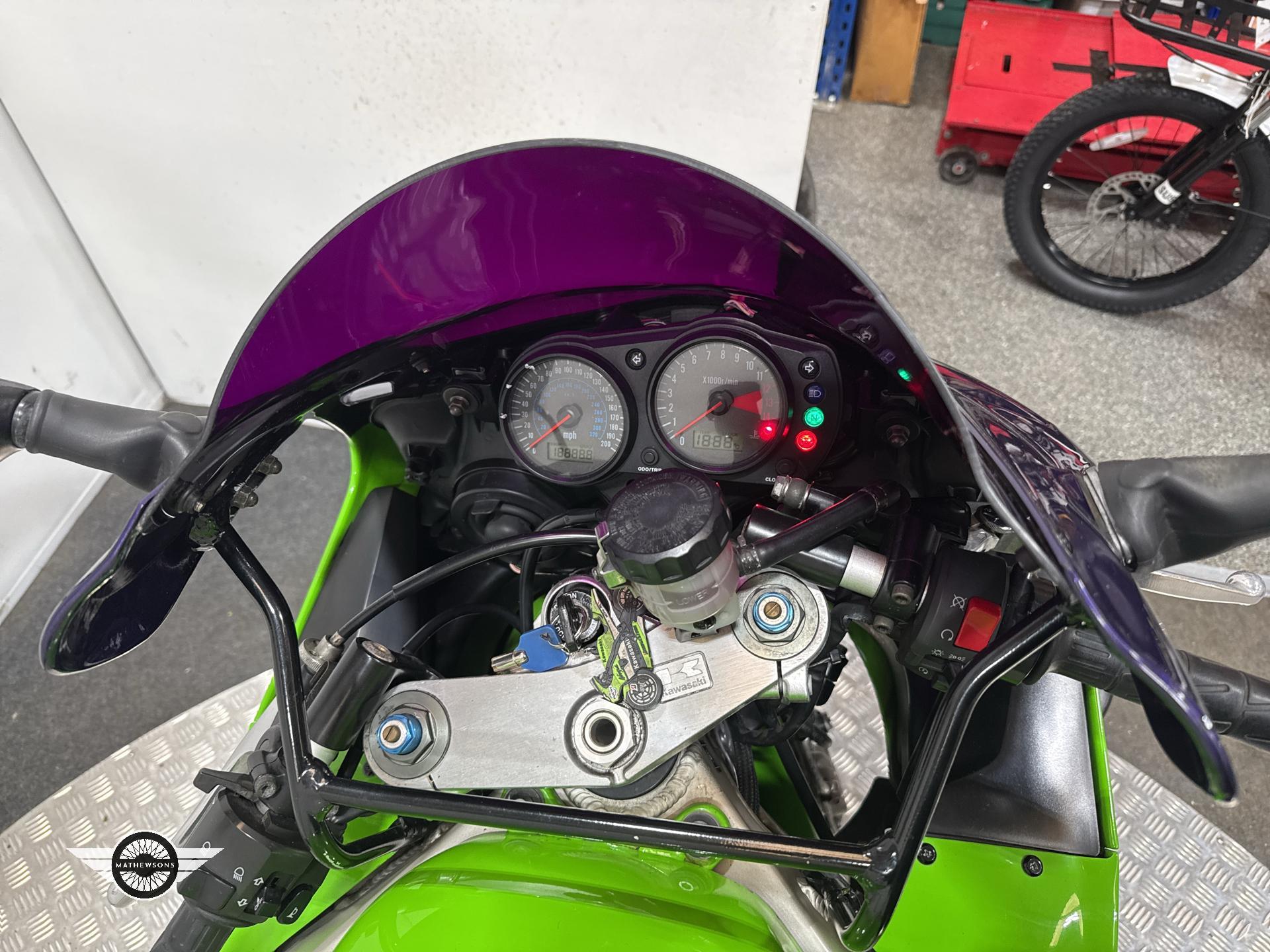 Lot 581 - 2001 KAWASAKI ZX900-E1