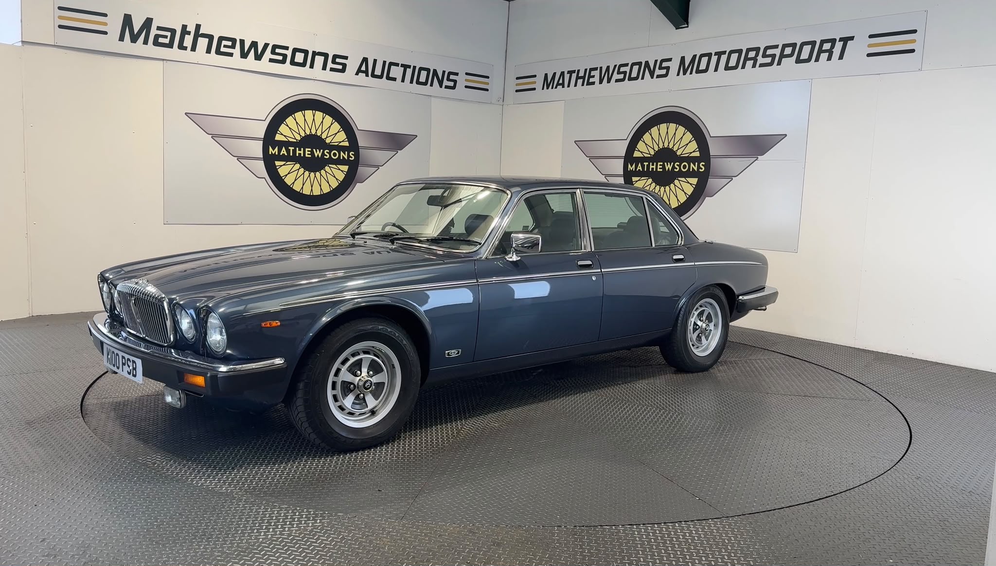 Lot 274 - 1992 DAIMLER DOUBLE SIX AUTO