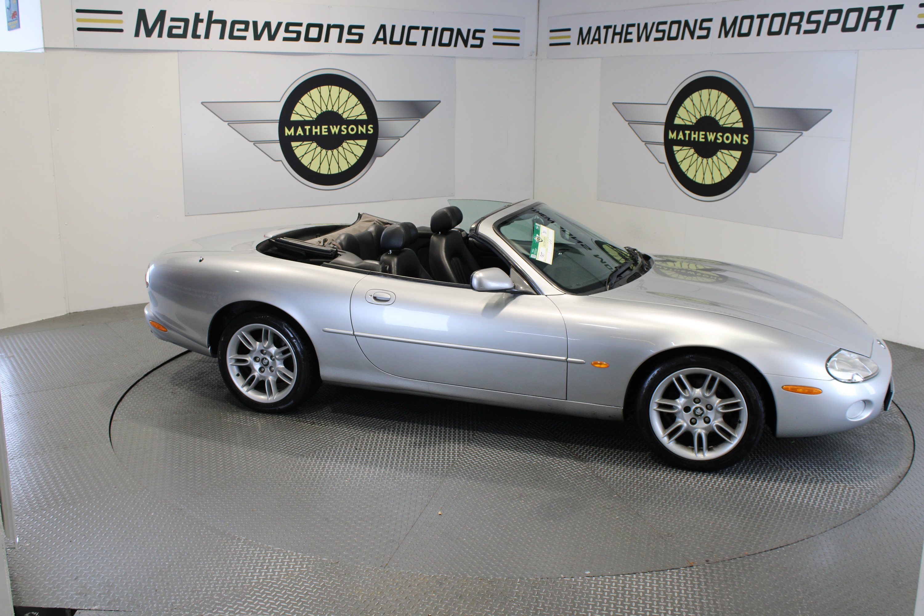 Lot 301 - 2000 JAGUAR XK8 CONVERTIBLE AUTO