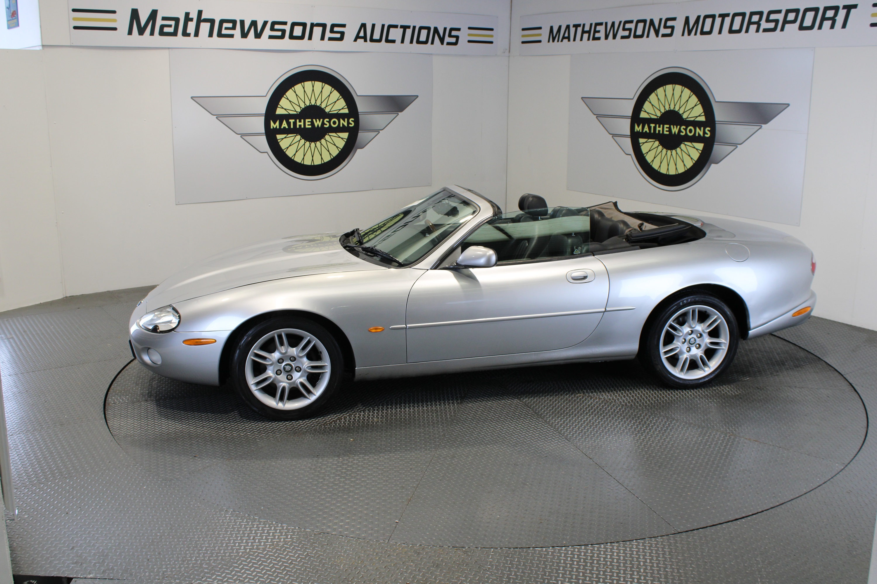 Lot 301 - 2000 JAGUAR XK8 CONVERTIBLE AUTO
