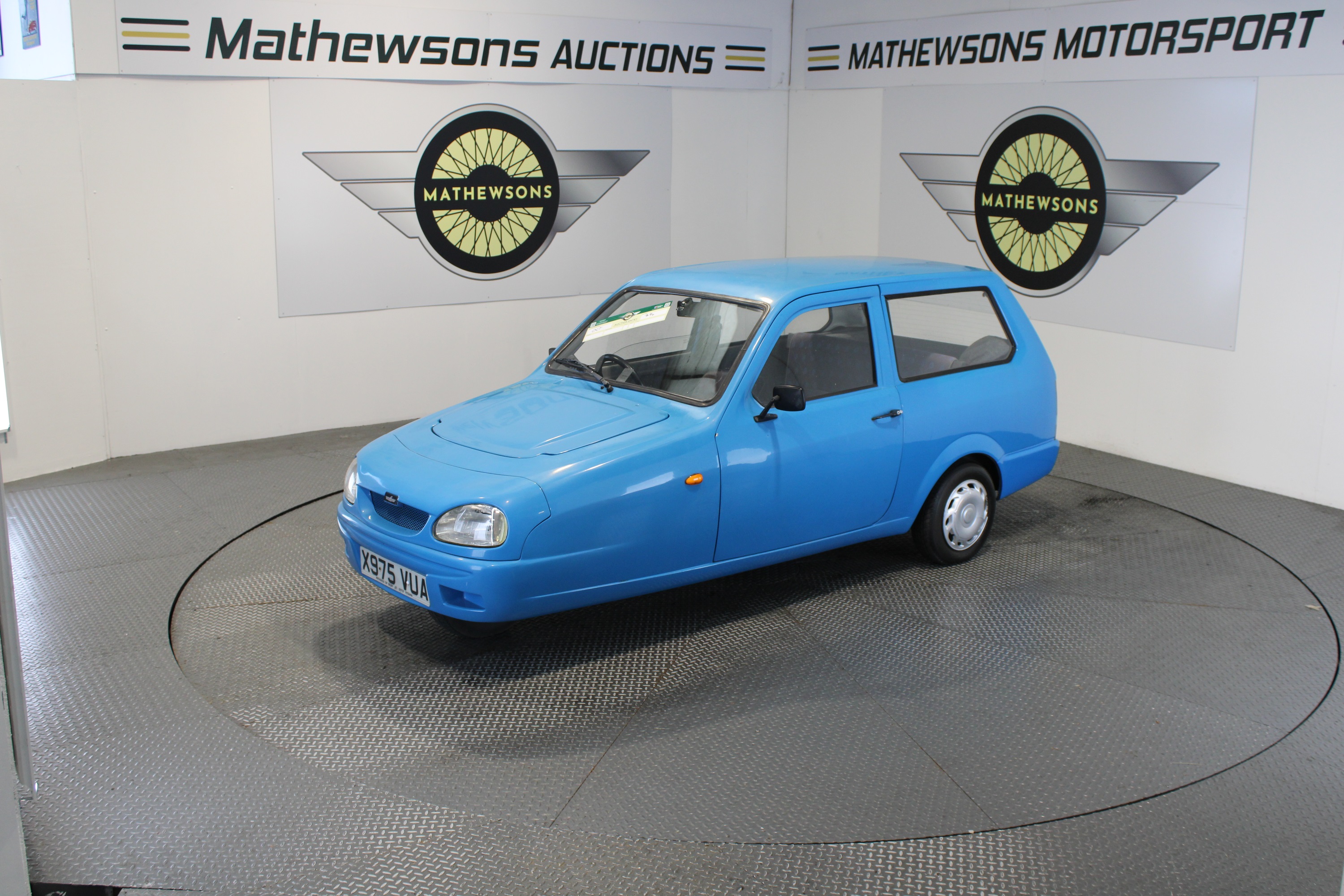 Lot 394 - 2000 RELIANT ROBIN LX