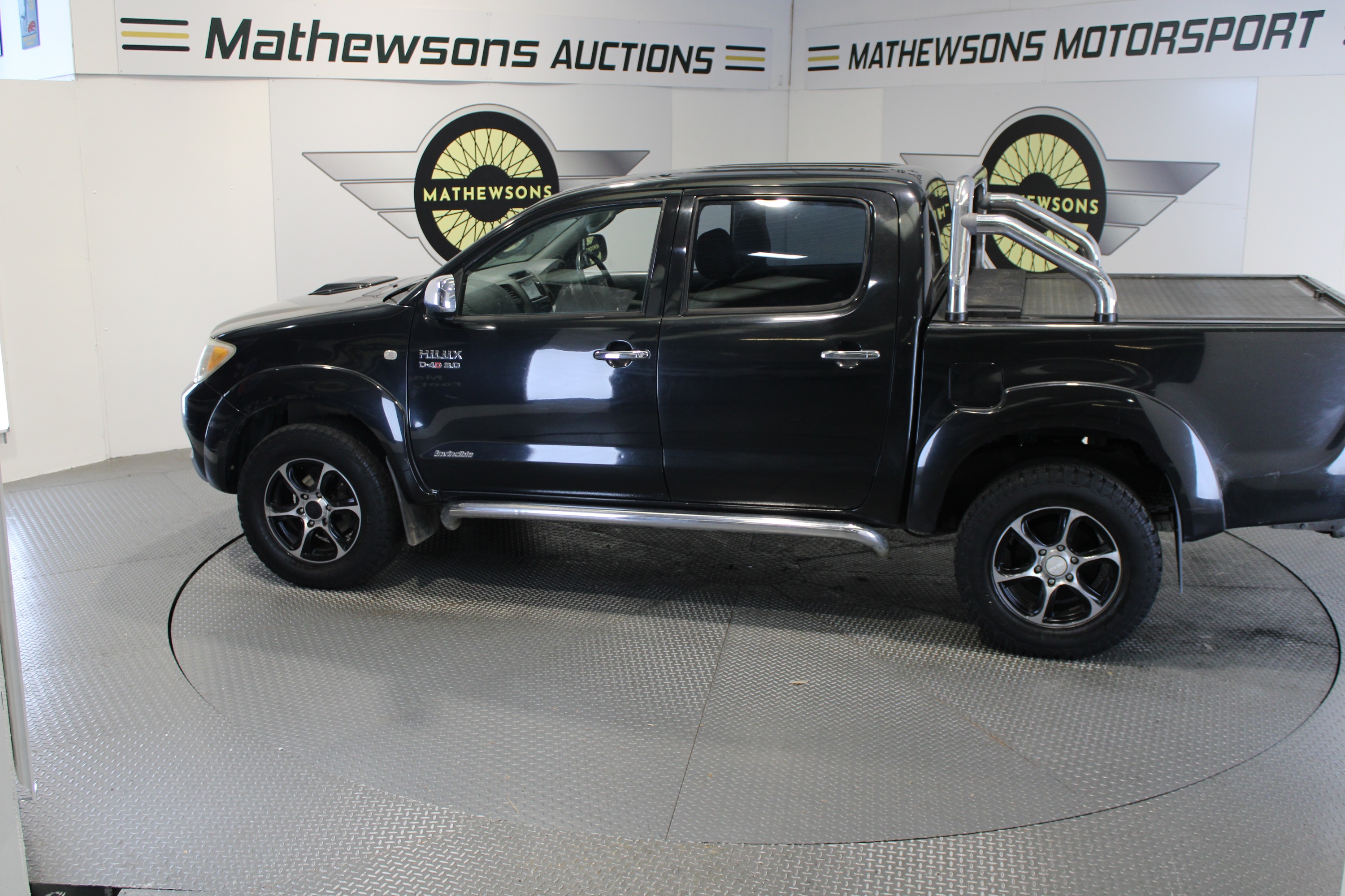 Lot 446 - TOYOTA HILUX INVINCIBLE D-4D