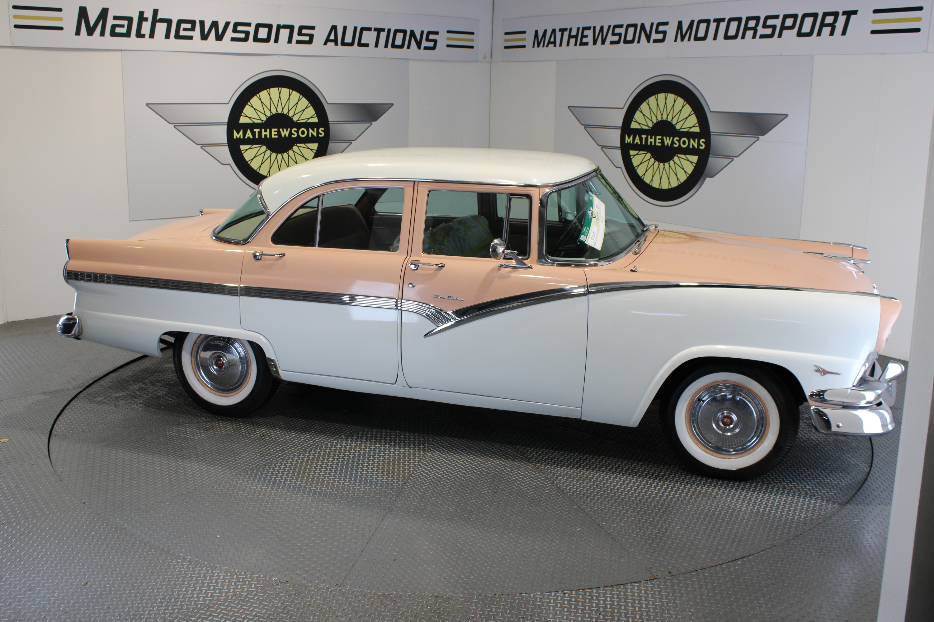 Lot 39 - 1956 FORD