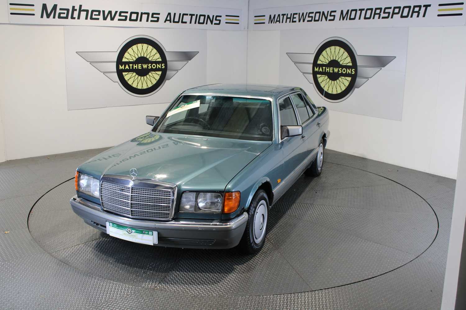 1986 MERCEDES 300 SE AUTO
