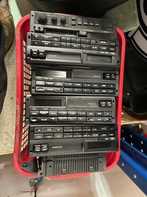 Lot 276 - CRATE OF FORD RADIOS