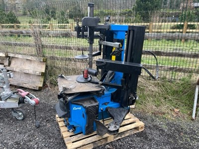 Lot 141 - HOFFMAN MEGAMOUNT 713XL TYRE MACHINE