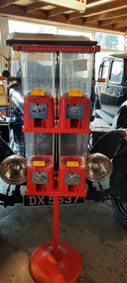 Lot 156 - BUBBLE GUM DISPENSING MACHINE