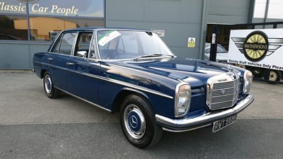 Lot 98 - 1972 MERCEDES 220