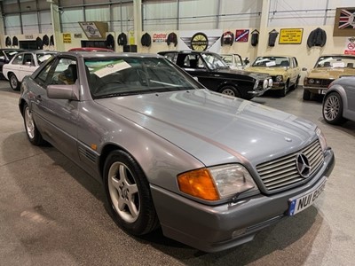 Lot 147 - 1990 MERCEDES SL300