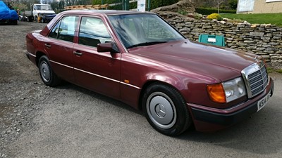 Lot 445 - 1992 MERCEDES 230E