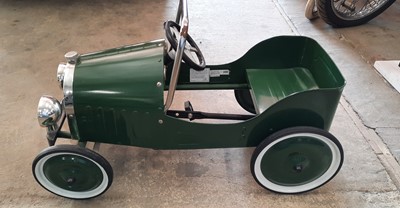 Lot 152 - GREEN PEDAL CAR
