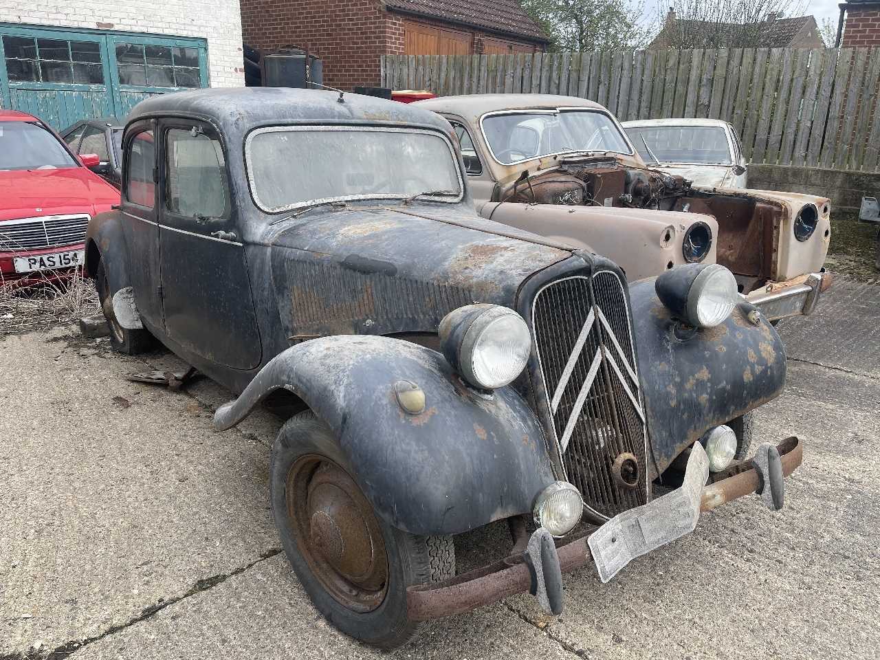 Lot 58 - 1952 CITROEN LIGHT 15