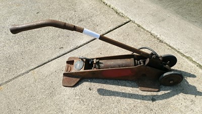 Lot 141 - HAND PUMP