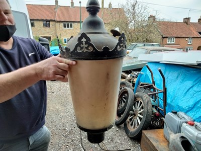 Lot 194 - LAMPOST TOP (EX HOLYROOD PARK)