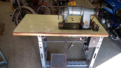 Lot 511 - SINGER SEWING MACHINE