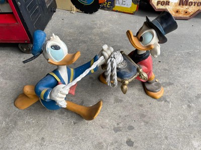 Lot 575 - DONALD DUCKS STATUE