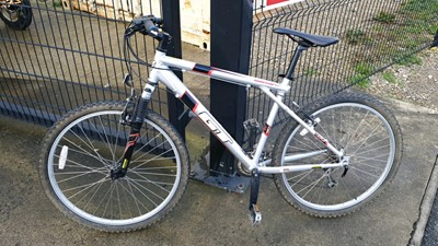 Lot 221 - GIANT MOUNTAIN BIKE