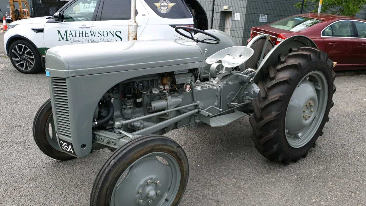 Lot 25 - 1952 FERGUSON T20 TRACTOR