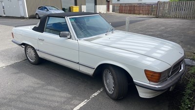 Lot 527 - 1984 MERCEDES 500 SL