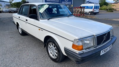 Lot 210 - 1989 VOLVO 240GL