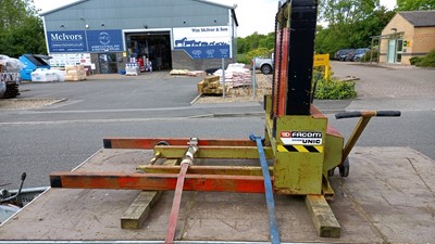 Lot 271 - FACOM UNIC CAR LIFT